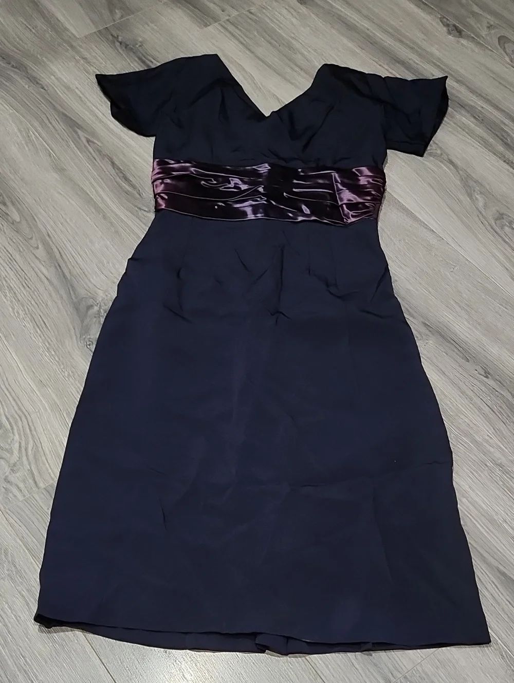 Elegant Vintage Navy Dress with Satin Plum Waistband